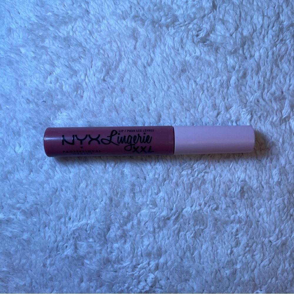 NYX Pink Lipstick Vibrant Long-lasting Color